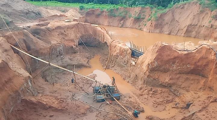 Diduga Pertambangan Ilegal Tanpa Ijin (PETI) Merusak Jalan Desa ...