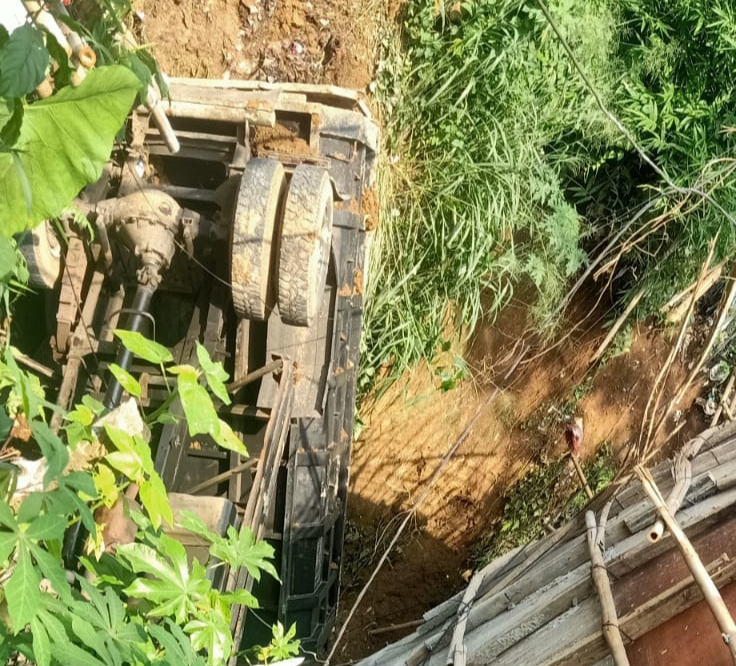 Satu Unit Truk Terjun Kedalam Jurang, Pihak Kepolisian Lakukan Proses ...