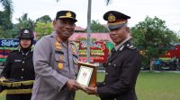 Kapolres Kampar Lepas Personel Wisudawan Purna Bakti dengan Pedang Pora