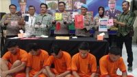 Setelah Terjadi Kejar-kejaran Lima Orang Kurir Narkoba Asal Kabupaten Pali Serta Barang Bukti Ditangkap Di SatRes Narkoba Polres Lubuklinggau