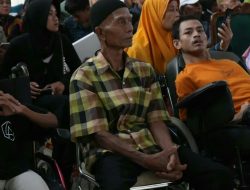 Bupati Bandung Serahkan Bantuan PUP Untuk Warga Disabilitas