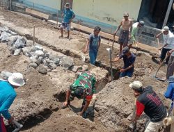 Babinsa Koramil 08/Banyudono Gotong Royong Bareng Warga Bangun Mushola