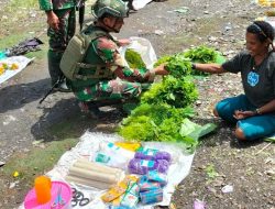 Warga Beoga Senang Jualan Hasil Buminya Diborong Prajurit Buaya Putih Kostrad