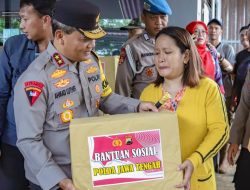 Kapolda Jateng Santuni Korban Banjir di Pekalongan