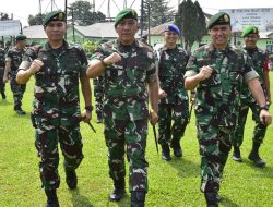 Latihan OJT Taruna Tingkat III/Sermadatar Ditinjau Gubernur Akmil