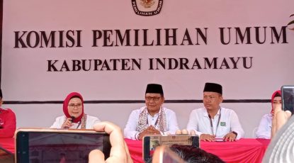 Datangi KPUD,Pasangan Nina-Tobroni Resmi Daftar Cabup-Cawabup Kabupaten Indramayu