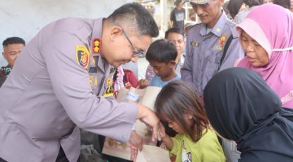 HUT Polwan ke-78,Polres Lampung Selatan Beri Bantuan Sosial