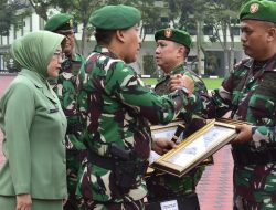 Gubernur Akmil Serahkan Piagam kepada Taruna Berprestasi di Ajang PIKTAR