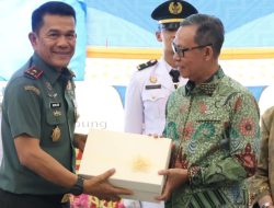 Hadiri Pelepasan Purna Bakti Sekda Provinsi Lampung,Danrem 043/Gatam Ucap Selamat