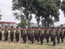 Babinsa Koramil 02/Karangmalang Latih Siswa SMK Binawiyata Baris Berbaris