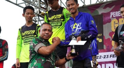 Mayjen TNI Arnold AP Ritiauw Tutup Kejuaraan Grasstrack dan Enduro 2025