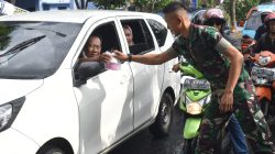 Raih Keberkahan Bulan Suci Ramadan, Personel Korem 043/Gatam Bagi Takjil